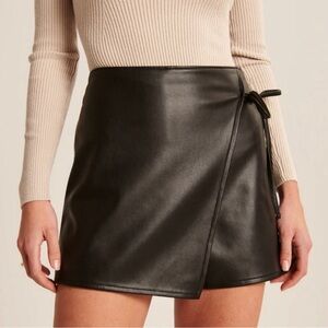 Abercrombie vegan leather tie skort. Only worn once, in great condition!